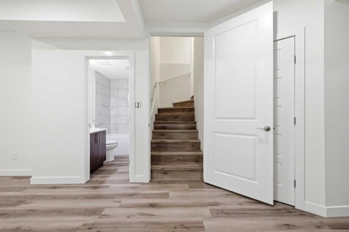 15 Corner Meadows Common Ne, Calgary, AB - Indoor Photo Showing Other Room