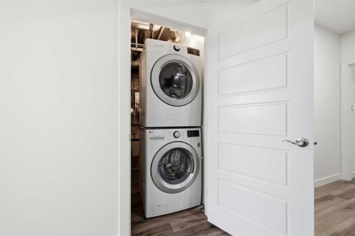 15 Corner Meadows Common Ne, Calgary, AB - Indoor Photo Showing Laundry Room
