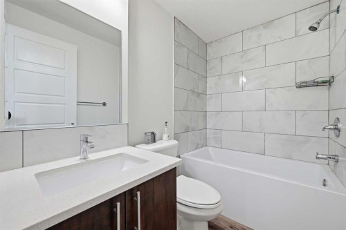 15 Corner Meadows Common Ne, Calgary, AB - Indoor Photo Showing Bathroom