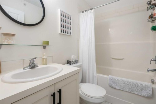 1403-279 Copperpond Common Se, Calgary, AB - Indoor Photo Showing Bathroom