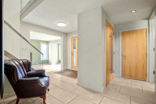 16 Stratton Place Sw, Calgary, AB - Indoor Photo Showing Other Room