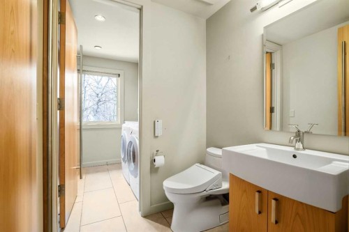16 Stratton Place Sw, Calgary, AB - Indoor Photo Showing Bathroom