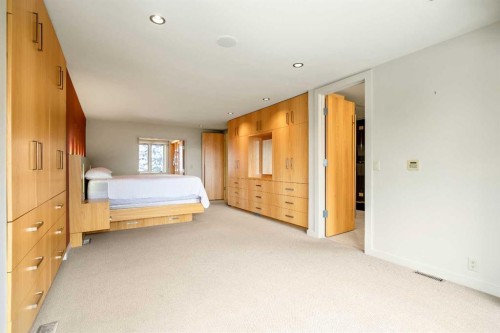 16 Stratton Place Sw, Calgary, AB - Indoor