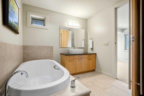 16 Stratton Place Sw, Calgary, AB - Indoor Photo Showing Bathroom