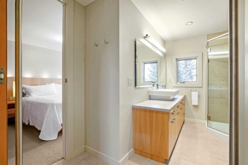 16 Stratton Place Sw, Calgary, AB - Indoor Photo Showing Bathroom