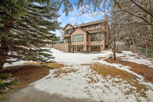 16 Stratton Place Sw, Calgary, AB - Outdoor