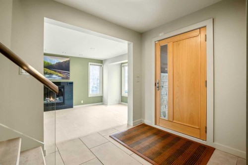 16 Stratton Place Sw, Calgary, AB - Indoor Photo Showing Other Room