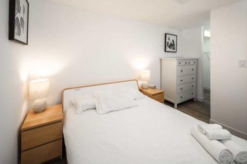 4216 Brisebois Drive Nw, Calgary, AB - Indoor Photo Showing Bedroom