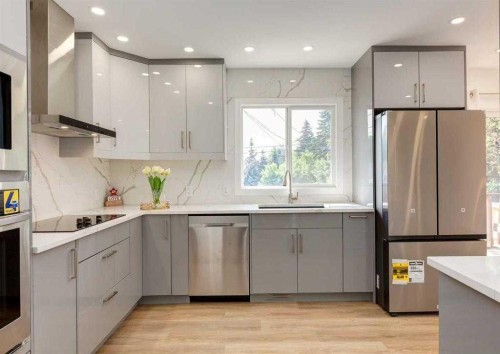 4216 Brisebois Drive Nw, Calgary, AB - Indoor Photo Showing Kitchen With Upgraded Kitchen