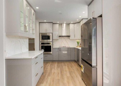 4216 Brisebois Drive Nw, Calgary, AB - Indoor Photo Showing Kitchen With Upgraded Kitchen