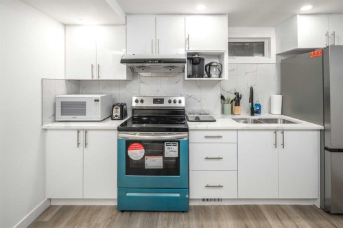 4216 Brisebois Drive Nw, Calgary, AB - Indoor Photo Showing Kitchen With Double Sink