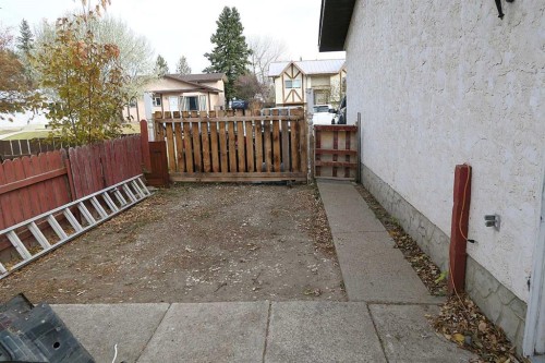 15 Ash Street, Brooks, AB - Outdoor