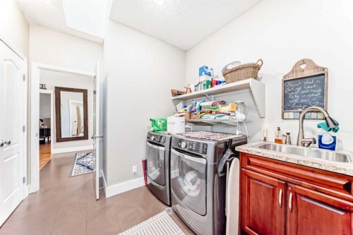 33 Boulder Creek Manor Se, Langdon, AB - Indoor Photo Showing Laundry Room