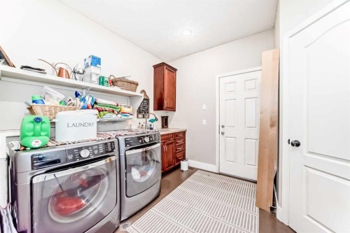33 Boulder Creek Manor Se, Langdon, AB - Indoor Photo Showing Laundry Room