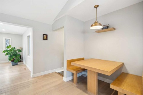 16 Meadowlark Crescent Sw, Calgary, AB - Indoor