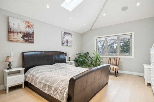 16 Meadowlark Crescent Sw, Calgary, AB - Indoor Photo Showing Bedroom