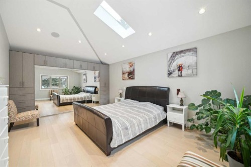 16 Meadowlark Crescent Sw, Calgary, AB - Indoor Photo Showing Bedroom