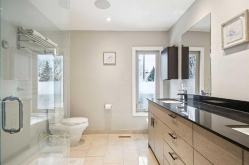 16 Meadowlark Crescent Sw, Calgary, AB - Indoor Photo Showing Bathroom