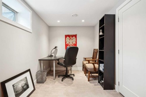 16 Meadowlark Crescent Sw, Calgary, AB - Indoor