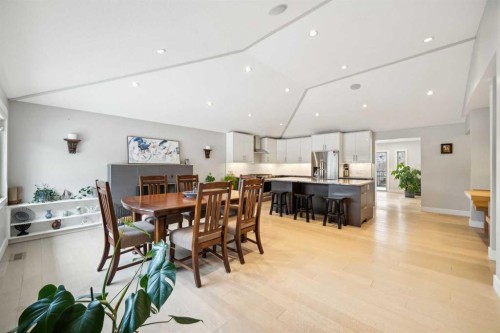 16 Meadowlark Crescent Sw, Calgary, AB - Indoor Photo Showing Dining Room