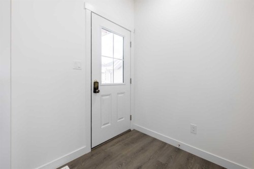 11 Heritage Manor, Cochrane, AB - Indoor Photo Showing Other Room