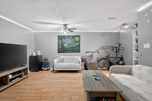 28-6503 Ranchview Drive Nw, Calgary, AB - Indoor Photo Showing Living Room