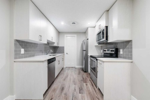 24 Seton Grove Se, Calgary, AB - Indoor Photo Showing Kitchen