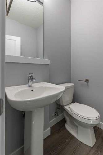 3 Heritage Point, Cochrane, AB - Indoor Photo Showing Bathroom