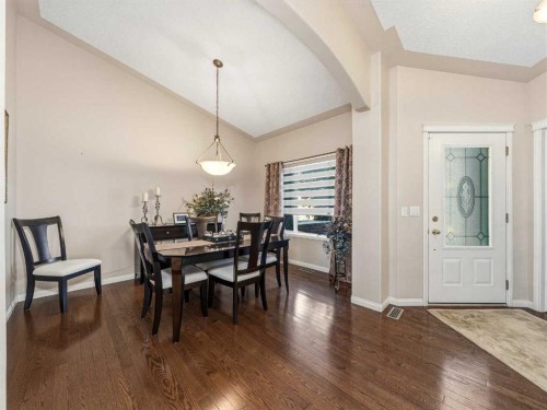84 Sierra Morena Landing Sw, Calgary, AB - Indoor Photo Showing Dining Room