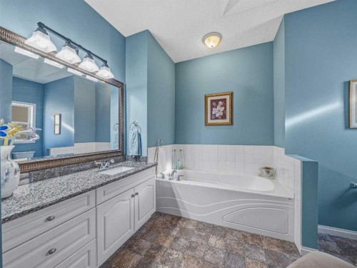 84 Sierra Morena Landing Sw, Calgary, AB - Indoor Photo Showing Bathroom