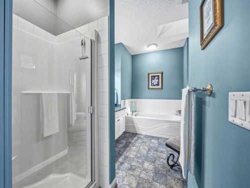 84 Sierra Morena Landing Sw, Calgary, AB - Indoor Photo Showing Bathroom
