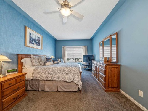 84 Sierra Morena Landing Sw, Calgary, AB - Indoor Photo Showing Bedroom