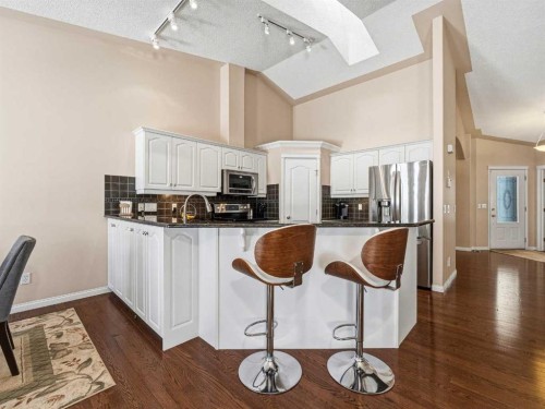 84 Sierra Morena Landing Sw, Calgary, AB - Indoor Photo Showing Kitchen With Stainless Steel Kitchen With Upgraded Kitchen