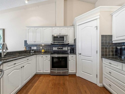 84 Sierra Morena Landing Sw, Calgary, AB - Indoor Photo Showing Kitchen With Upgraded Kitchen