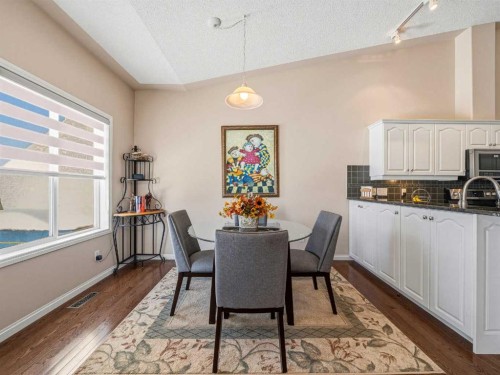 84 Sierra Morena Landing Sw, Calgary, AB - Indoor