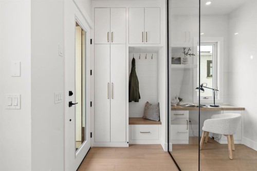 456 22 Avenue Nw, Calgary, AB - Indoor Photo Showing Other Room