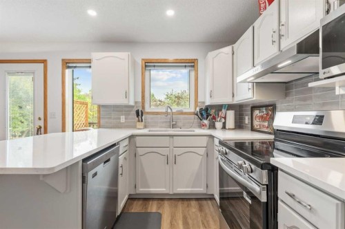 39 Arbour Wood Close Nw, Calgary, AB - Indoor Photo Showing Kitchen