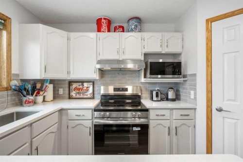 39 Arbour Wood Close Nw, Calgary, AB - Indoor Photo Showing Kitchen