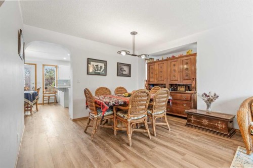39 Arbour Wood Close Nw, Calgary, AB - Indoor Photo Showing Dining Room