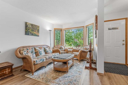 39 Arbour Wood Close Nw, Calgary, AB - Indoor Photo Showing Living Room