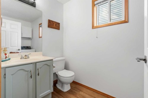 39 Arbour Wood Close Nw, Calgary, AB - Indoor Photo Showing Bathroom