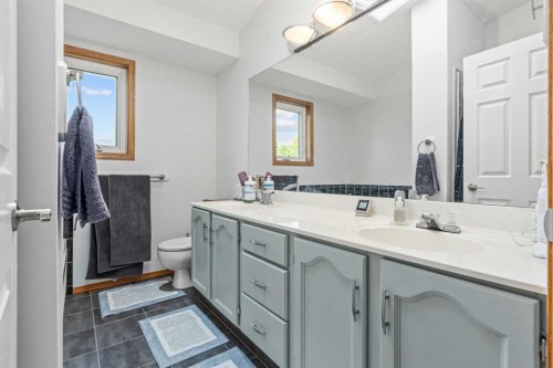 39 Arbour Wood Close Nw, Calgary, AB - Indoor Photo Showing Bathroom