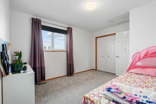 39 Arbour Wood Close Nw, Calgary, AB - Indoor Photo Showing Bedroom