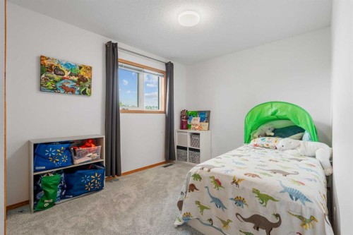39 Arbour Wood Close Nw, Calgary, AB - Indoor Photo Showing Bedroom