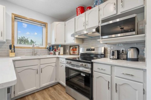 39 Arbour Wood Close Nw, Calgary, AB - Indoor Photo Showing Kitchen