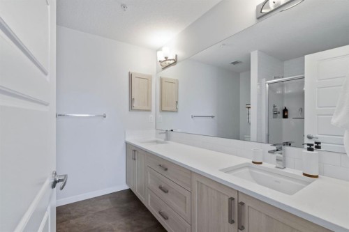 1411-220 Seton Grove Se, Calgary, AB - Indoor Photo Showing Bathroom
