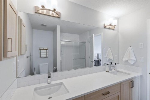 1411-220 Seton Grove Se, Calgary, AB - Indoor Photo Showing Bathroom