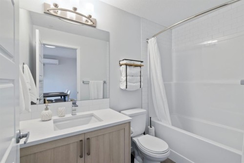 1411-220 Seton Grove Se, Calgary, AB - Indoor Photo Showing Bathroom