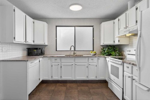 8005 Ranchview Drive Nw, Calgary, AB - Indoor Photo Showing Kitchen