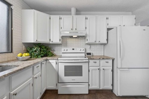 8005 Ranchview Drive Nw, Calgary, AB - Indoor Photo Showing Kitchen